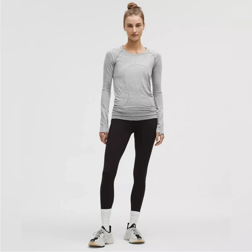 Lululemon Athletica Light Gray Long Sleeve Tee - Picture 4 of 16